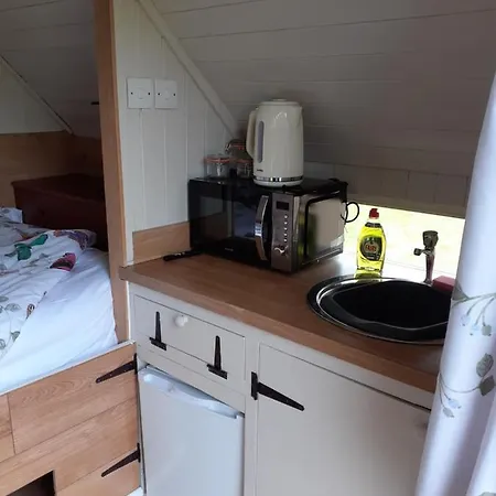 Glamping At The Retreat Wiltshire Is Rural Bliss Villa Chippenham  Exterior photo