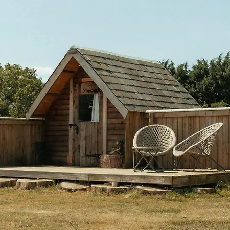 Glamping At The Retreat Wiltshire Is Rural Bliss Villa Chippenham  Exterior photo