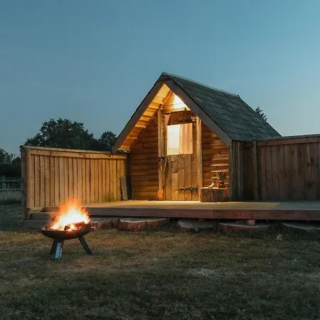 Glamping At The Retreat Wiltshire Is Rural Bliss Villa Chippenham  Exterior photo
